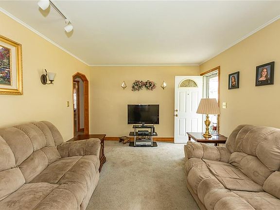 4th image of 217 No 9 Ave