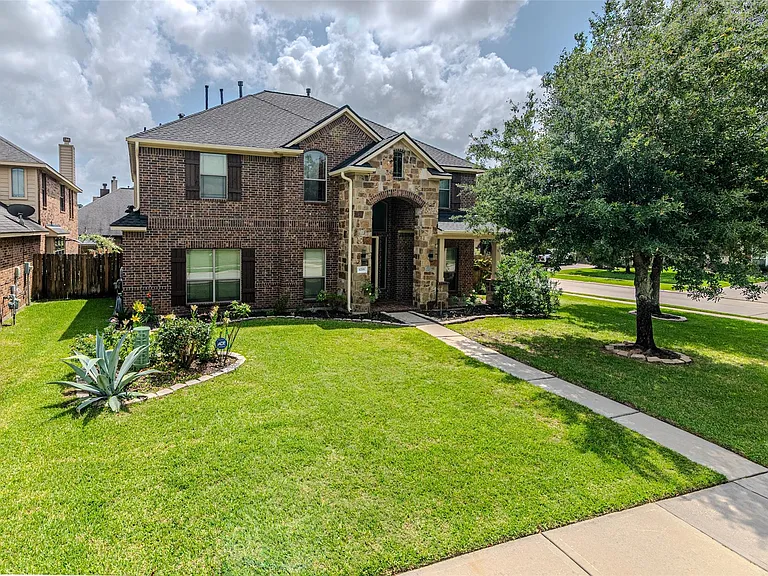 6219 Saint Rosalia Dr — Photo 4