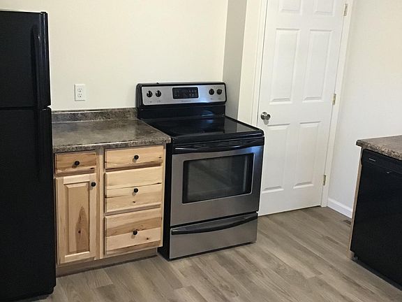 3rd image of 329 Rahm St