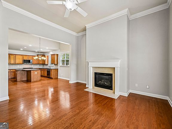 3rd image of 4865 Silver Leaf Dr