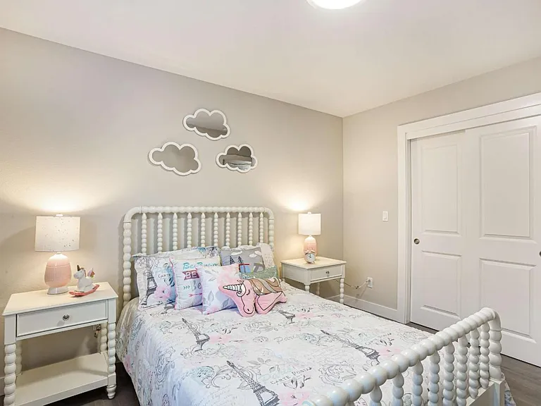 489 Clifton Ave — Photo 22