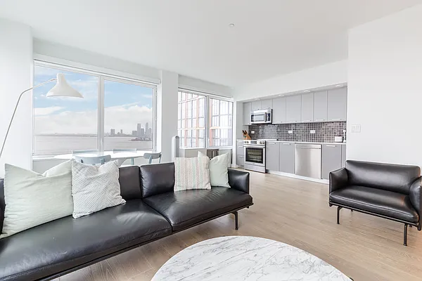 Rented by MNS | media 3