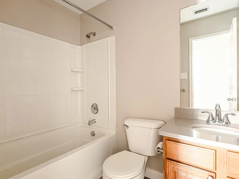 536 Laurel Ln — Photo 14