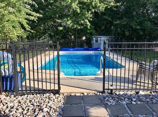 1715 Ashcombe Dr, Dover, PA