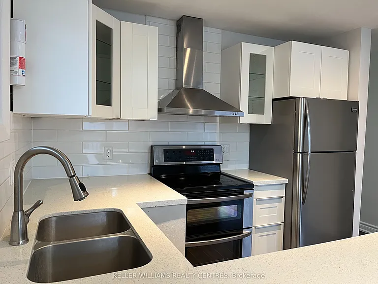 211 Silverbirch Dr #UPPER — Photo 2