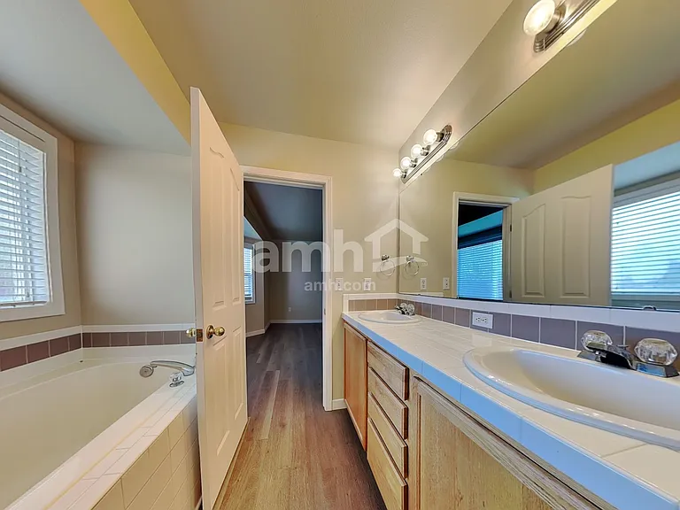 5100 W Ravenscroft St — Photo 8
