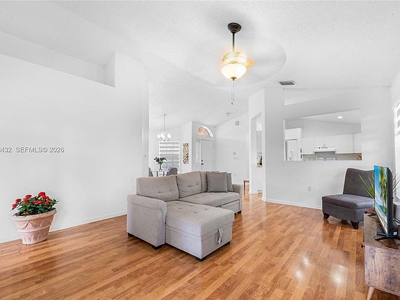 3rd image of 2020 SE 5th Pl #2020