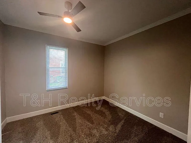 708 N Independence St — Photo 19