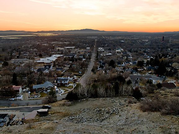 3rd image of 13 Sunset Dr