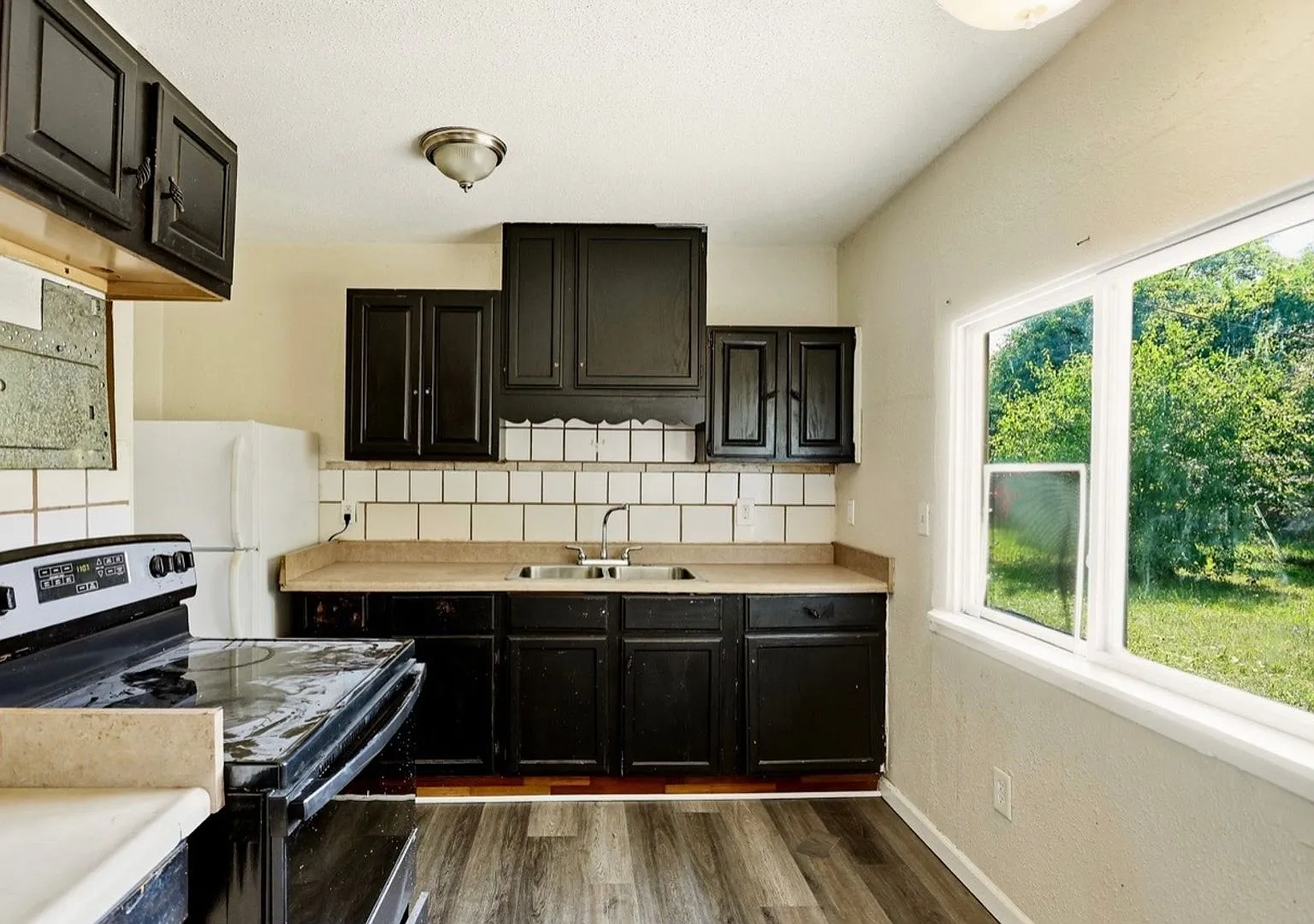 Freshly Updated 3-Bedroom Home with New Flooring! — Photo 4