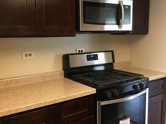 4th image of 1746 E Canterbury Ln