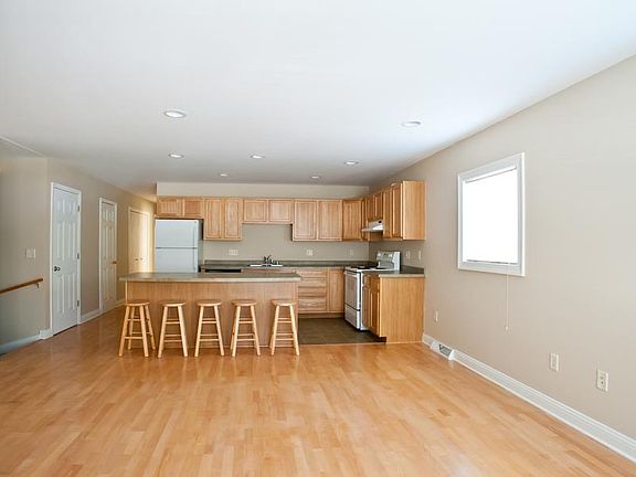 2nd image of 3257 N Oakland Ave