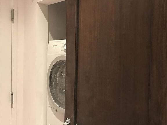 4th image of 322 E 59th St APT 1A