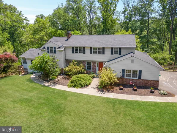 150 Cambridge Dr, Glen Mills, PA 19342