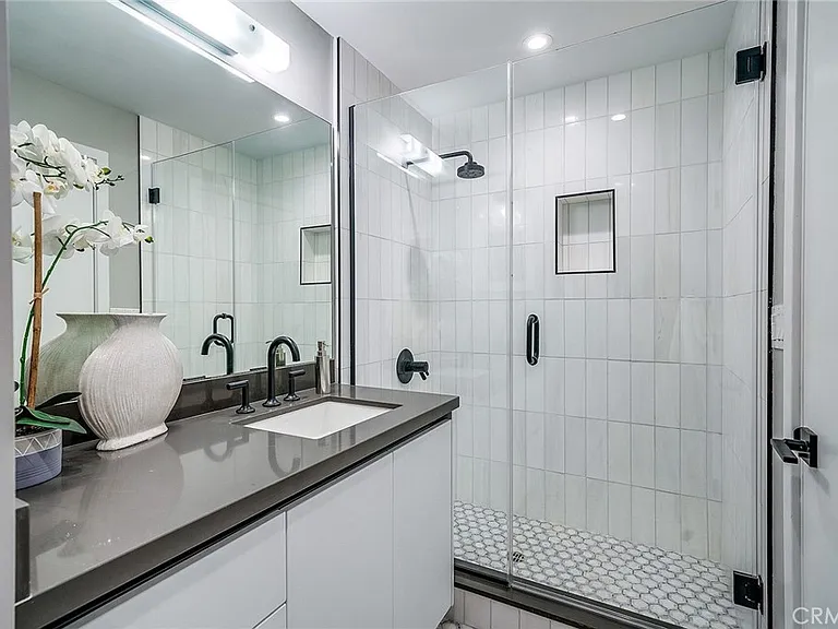 1148 N Detroit St #1B — Photo 18
