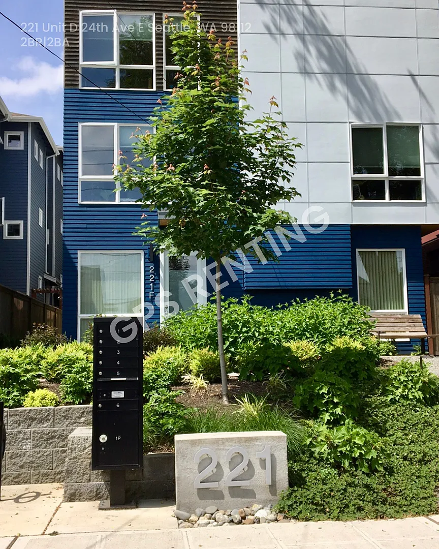 Capitan Townhome with Beautiful 2 Bed, 2 Bath! — Photo 1
