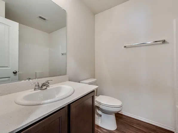 305 Falling Star Dr, Fort Worth, TX 76052