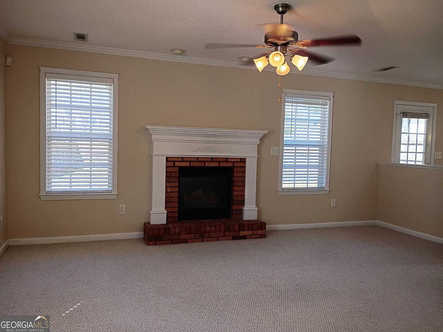 4 bed, 2.5 bath, 1704 sqft, $1,850 — Photo 2