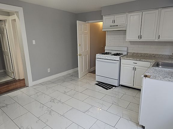 2nd image of 97 Blake St Floor 1