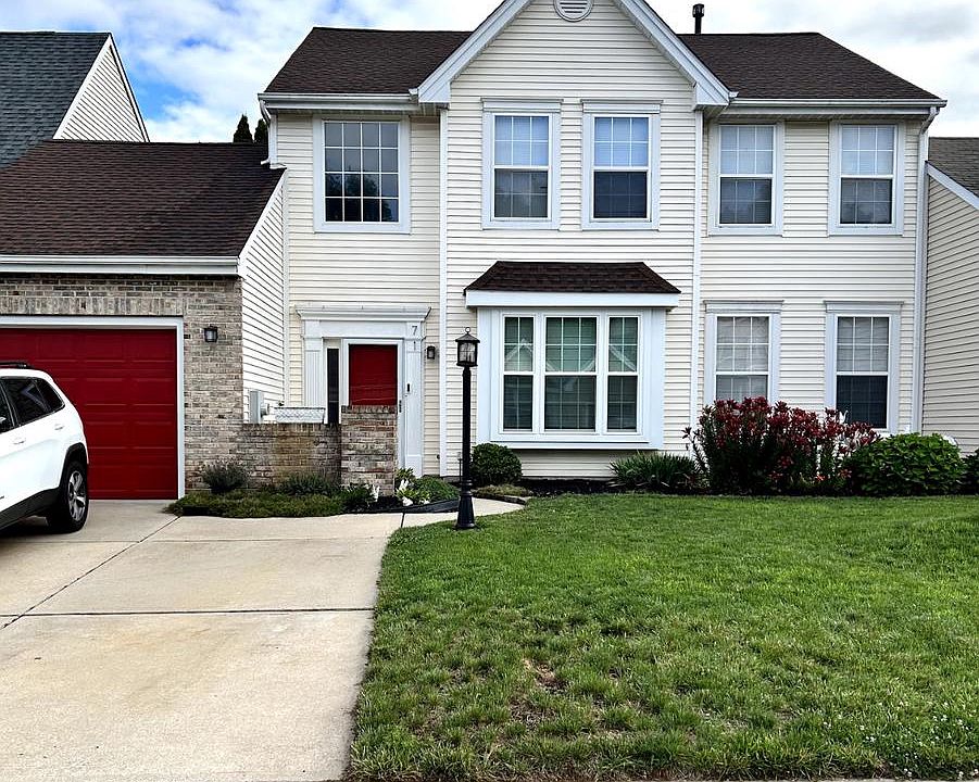 2nd image of 71 Fieldcrest Dr