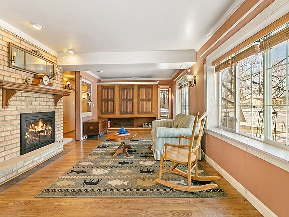 5th image of 41335 N Lincoln Ave