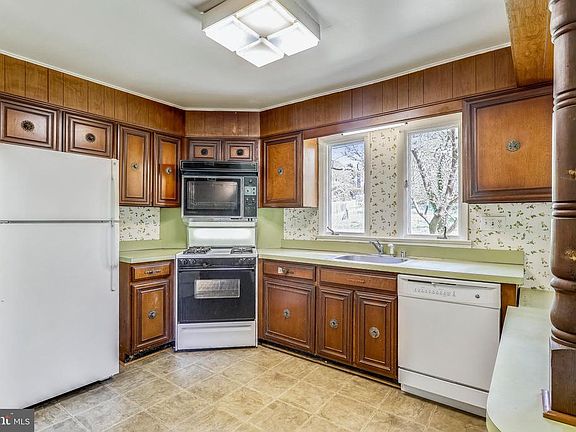 5th image of 5509 Lake Dr