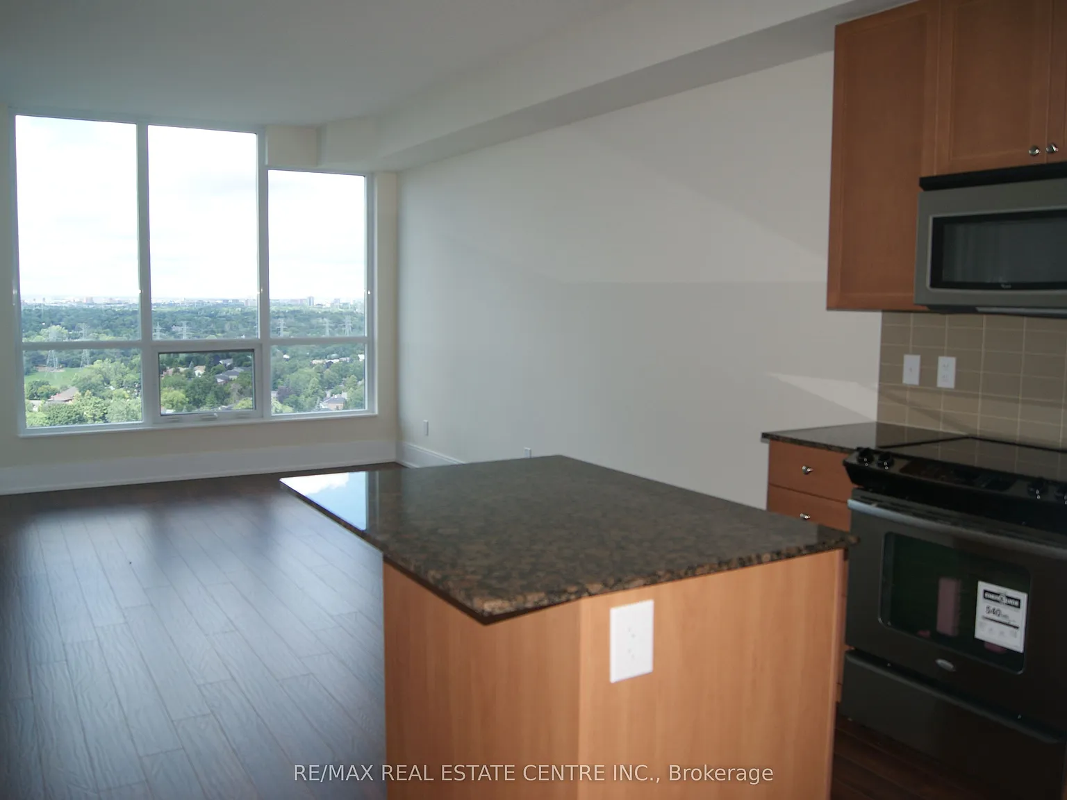 2 bed, $2,350 — Photo 2