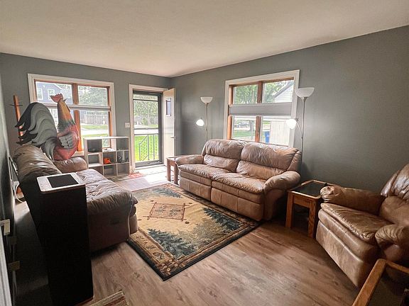 2nd image of 321 1st St SE #1