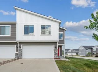 9748 Crowning Dr, West Des Moines, IA 50266