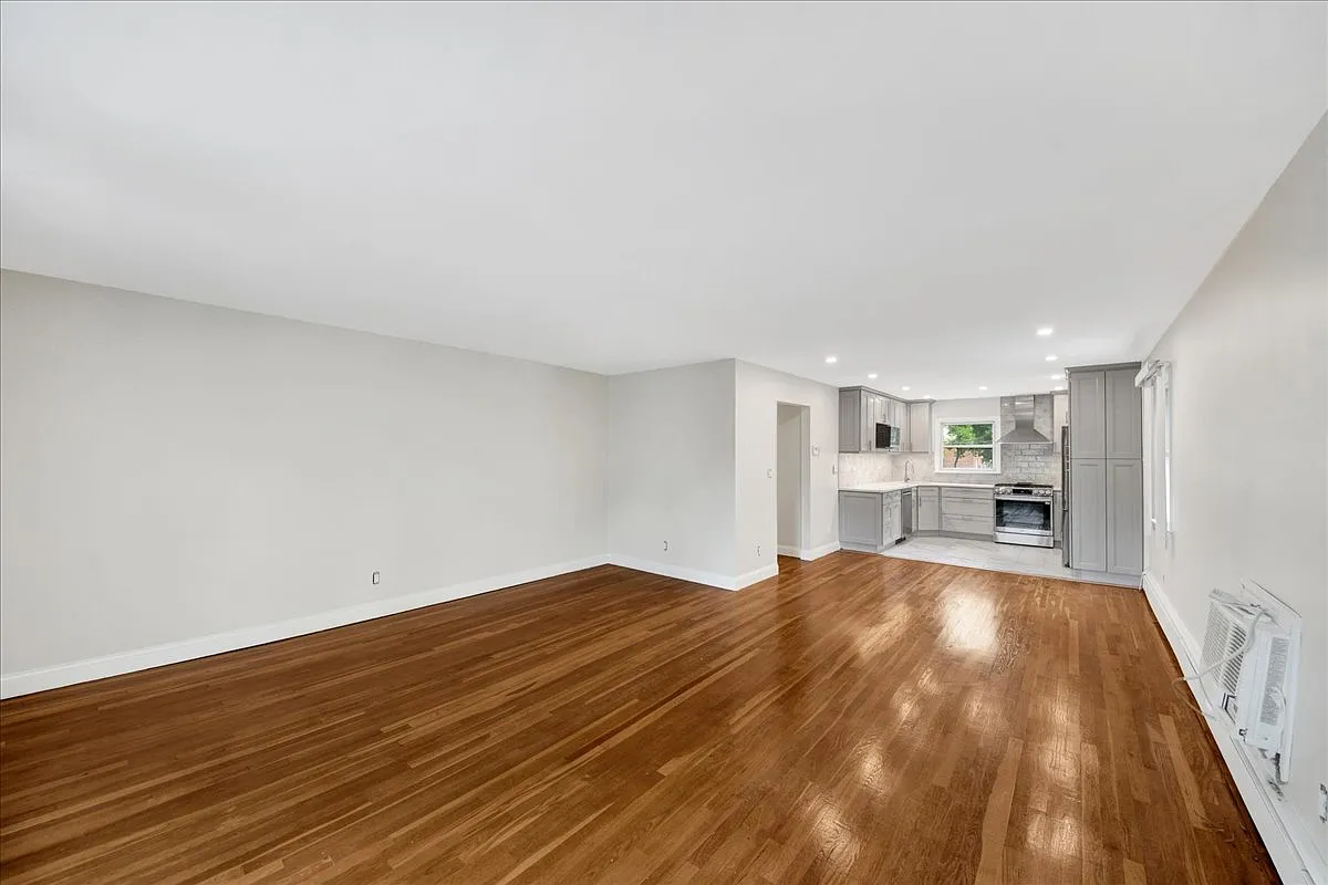 Building Photo - 21 E Cedar St #2