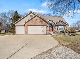 9388 Dixon Rd, Monroe, MI 48161