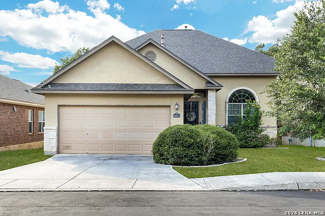 3 bed, 2.5 bath, 2282 sqft, $2,500 — Photo 1