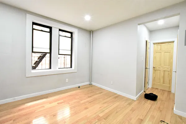 Rented by Clove Realty LLC | media 29