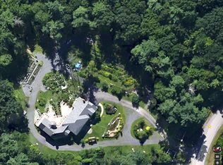 6 Juniper Dr, Stratham, NH 03885