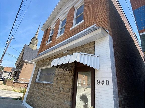 3rd image of 940 Fallowfield Ave