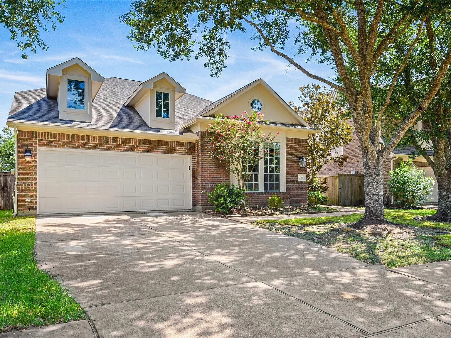 4 bed, 2.0 bath, 2312 sqft, $2,600 — Photo 2