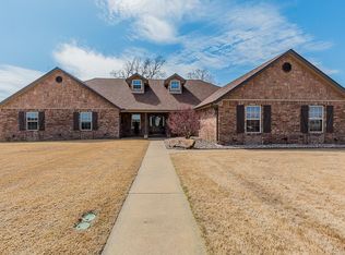 18517 N Bridgeport Dr, Fayetteville, AR 72704