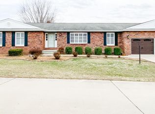 5 Peachtree Pl, Harrisburg, IL 62946