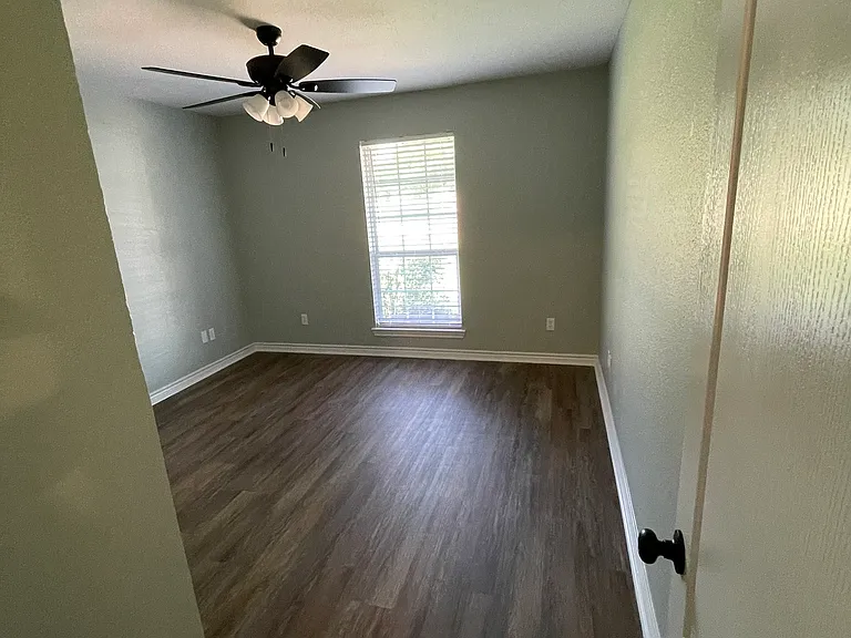 421 W Thomas St — Photo 15