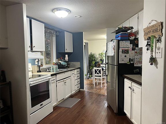 4th image of 997 Cedar Rd