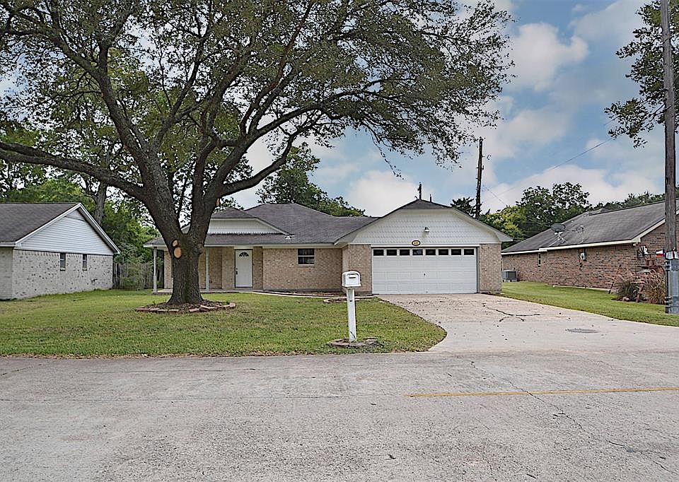 1st image of 423 Highland Woods Dr