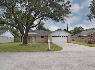423 Highland Woods Dr, Highlands, TX 77562