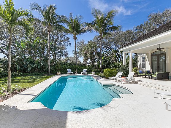 3rd image of 601 Sea Oak Dr