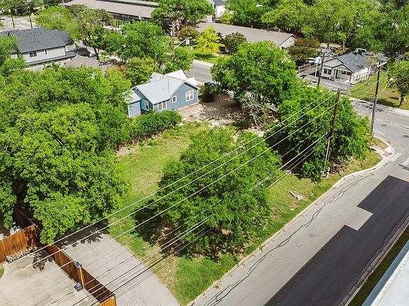 4th image of 945 E 51st St