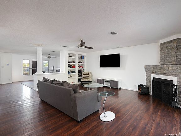 3rd image of 11234 TALBOT SQ