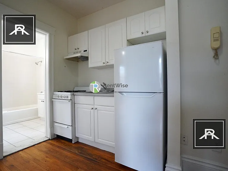 8 Camelot Ct #20 — Photo 4