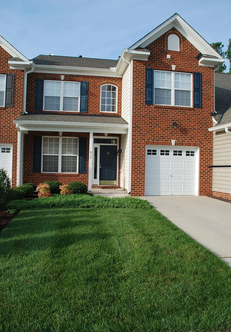 813 Parkland Place — Photo 2