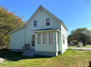 59 Transvaal St, Shelburne, NS B0T 1W0