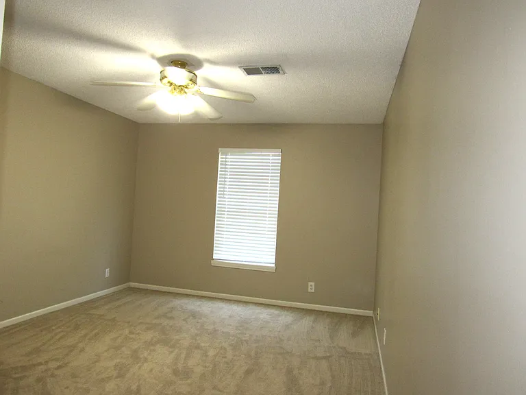 15146 Glenwood Ave #15146 — Photo 17