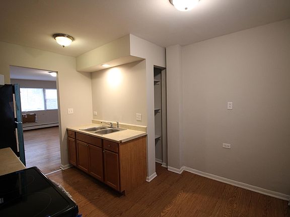 5th image of 1642 W Morse Ave APT 2S